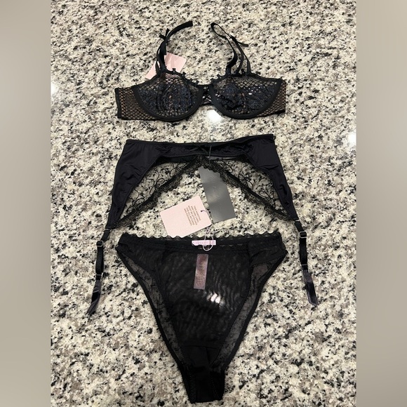 Savage X Fenty Other - Savage X Fenty Black Lace Underwire Bra Intimates 34a bra and XS panties